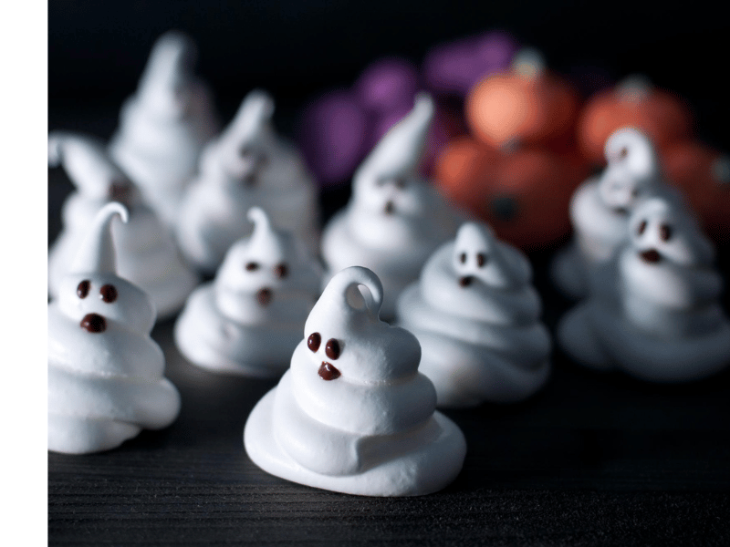 Bezowe duszki na Halloween